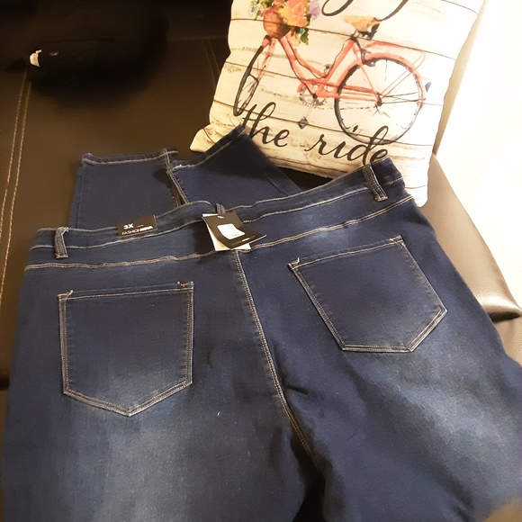 Fashion Nova Jeans - Picture 4 of 5